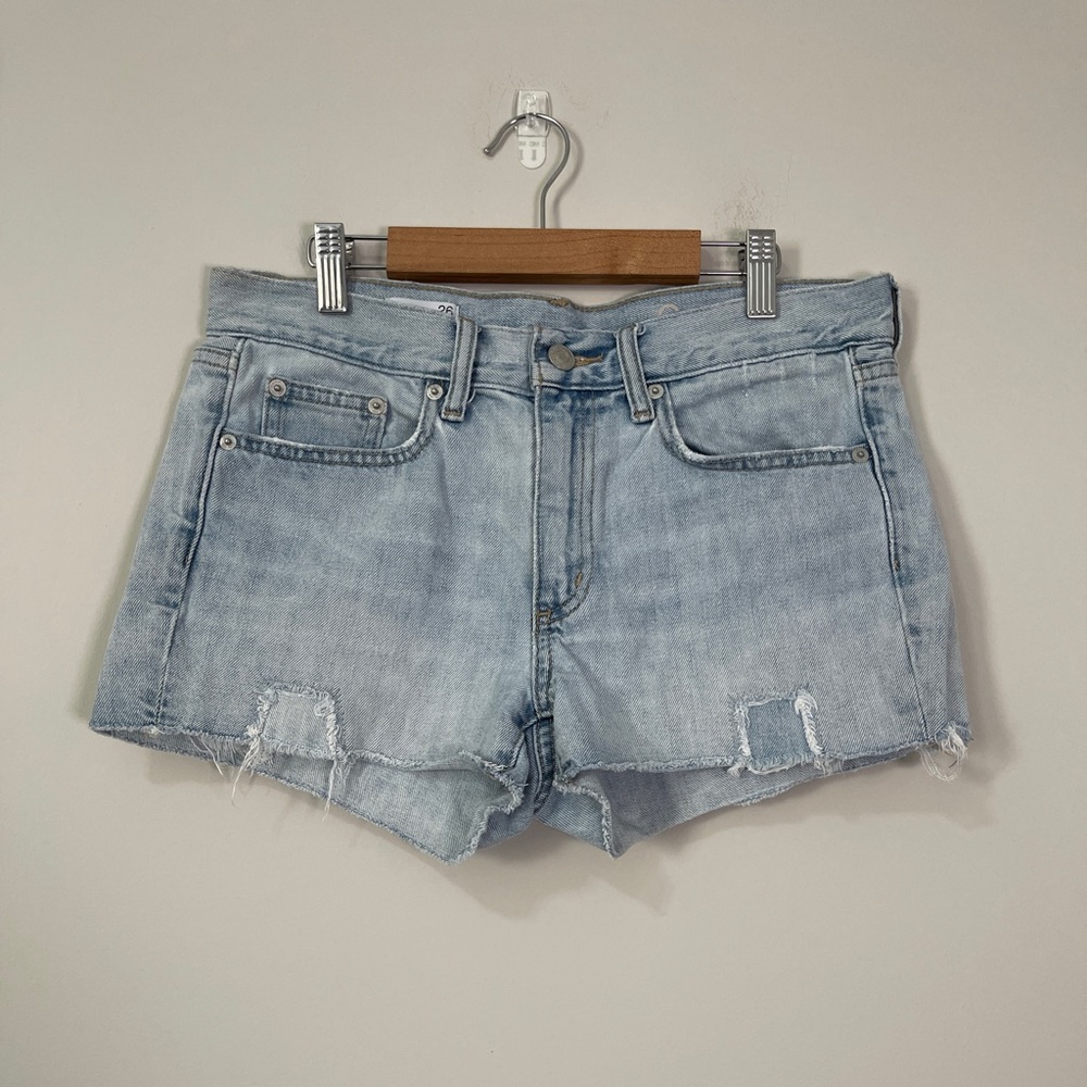 GAP Womens Jean Shorts Size 26 Blue Slim Short Distressed Light Wash Denim